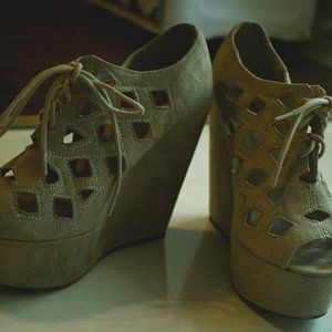Soda tan wedges
